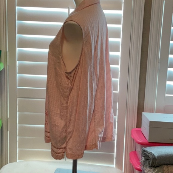 Erika Light Pink Sleeveless Button Down Shirt - Picture 6 of 10